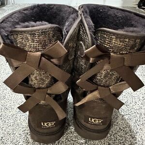 UGG Australia Womans Bronze Bailey Bow Glitter Leopard Sheepskin Boots size 9 LN